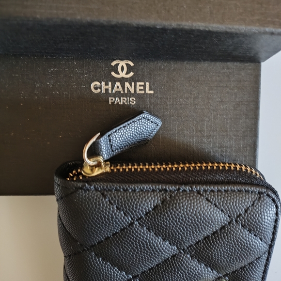 NWT Black & Gold Small wallet - Picture 2 of 4